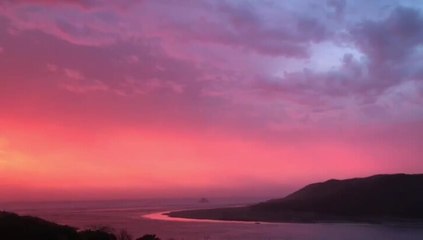 Spectacular lightning storm lights up Arthur River