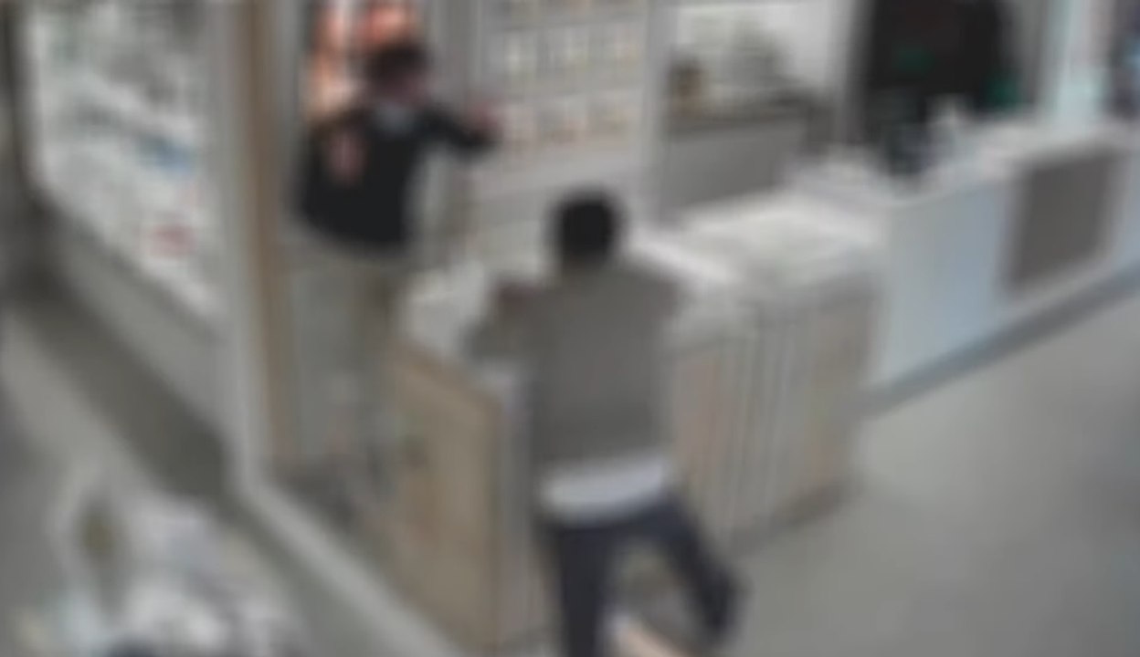 Catania - Travestito da donna, rapina gioielleria: arrestato (17.03.22)