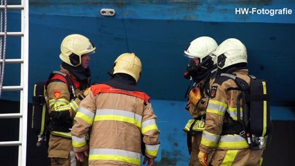 Brand op Urker kotter aan Stouweweg in Zwartsluis