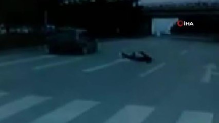 Son Dakika | Cipin yaya geçidindeki yabancı uyruklu gence çarptığı anlar kamerada