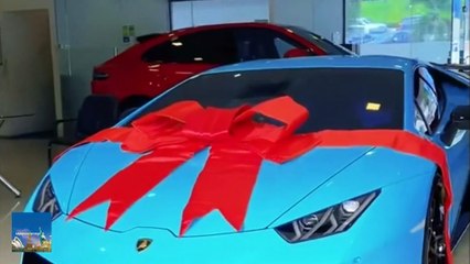 Embarazada da Lamborghini a su esposo como recompensa por sus noches de insomnio