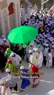 Penganut Sufisme Ziarah ke Makam Nabi Hud Menjelang Ramadan