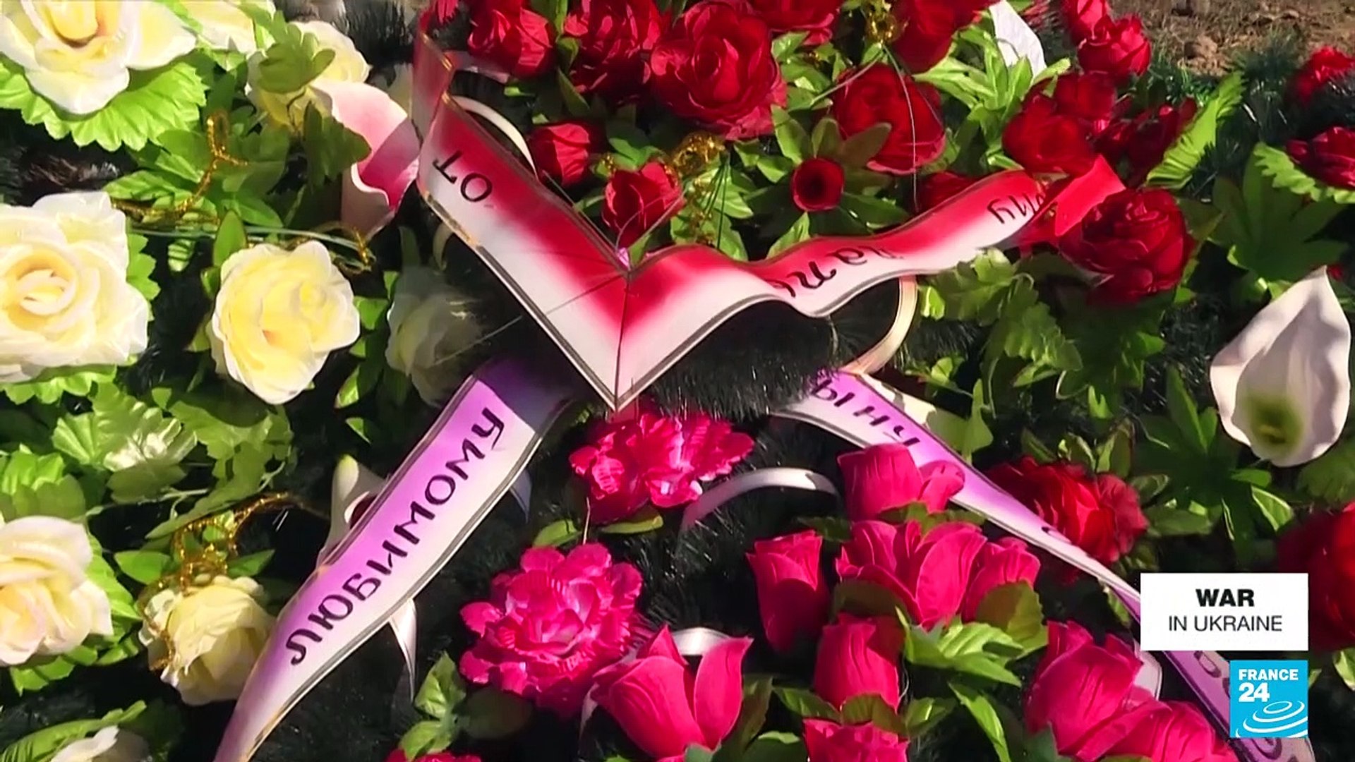 War in Ukraine: Ukrainians start to burry their fallen soldiers