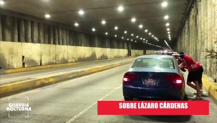 Un conductor “influyente” que viajaba en un Ford Focus, terminó volcando sobre Lázaro Cárdenas