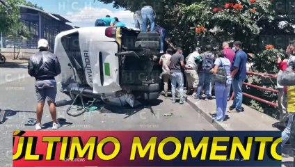 ¡Con todo y pasajeros! "Rapiloco" se accidenta en el bulevar Suyapa