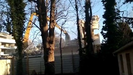 démolition d'un bâtiment à Marseille demolition building