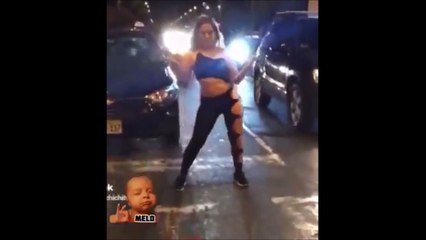 Un livreur, c'est toujours prêt à donner un coup de main