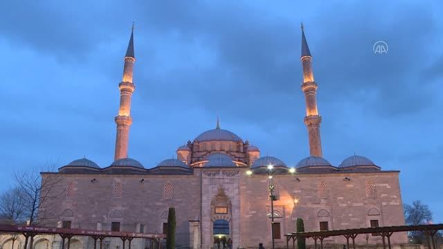 Berat Kandili İstanbul'da dualarla idrak edildi