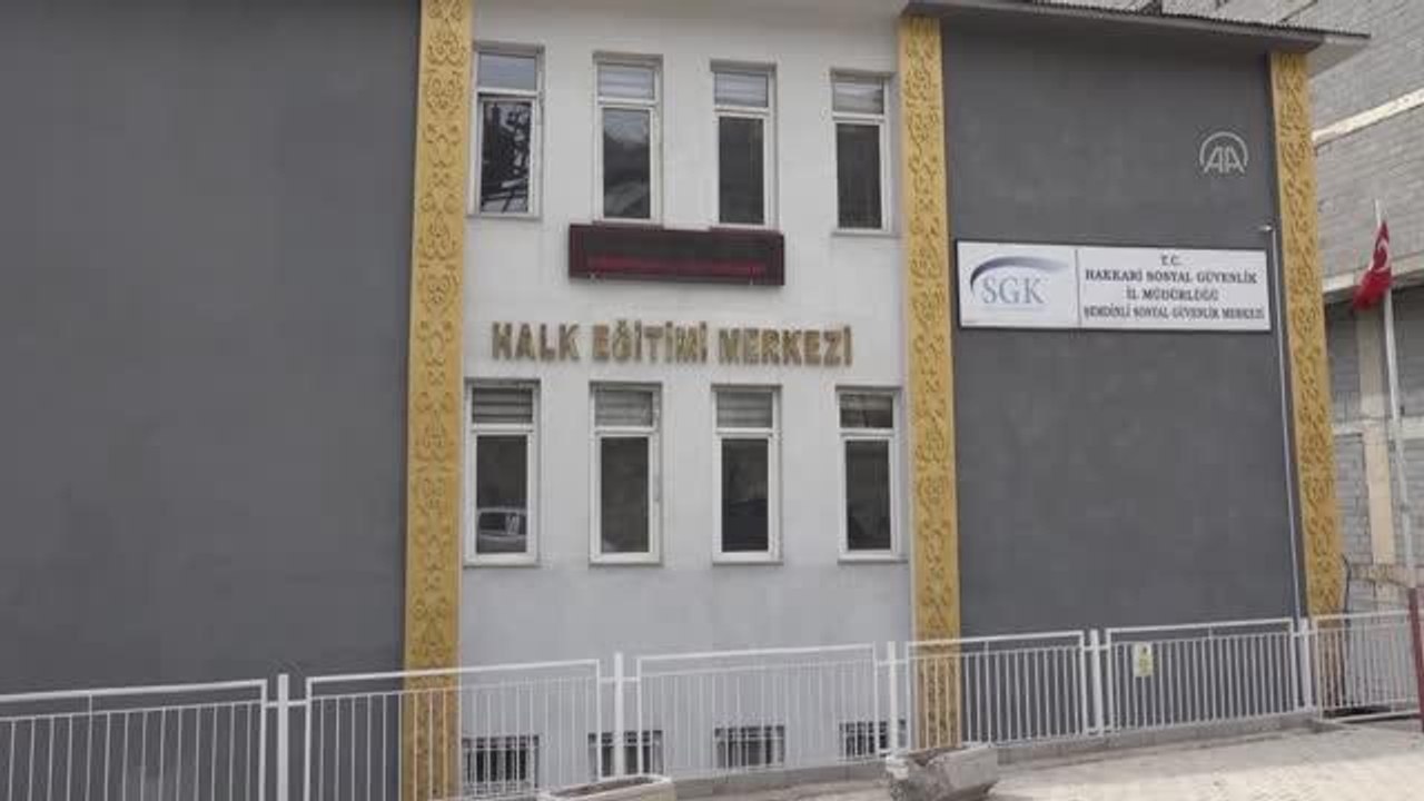 Atıl malzemelerden "Geri Dönüşüm Kütüphanesi" oluşturuldu