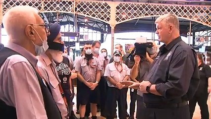 Government and union hold crisis talks over Sydney train shutdown