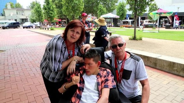 ILLAWARRA MERCURY Voyager of the Seas first visit to Wollongong. Video: Greg Ellis.