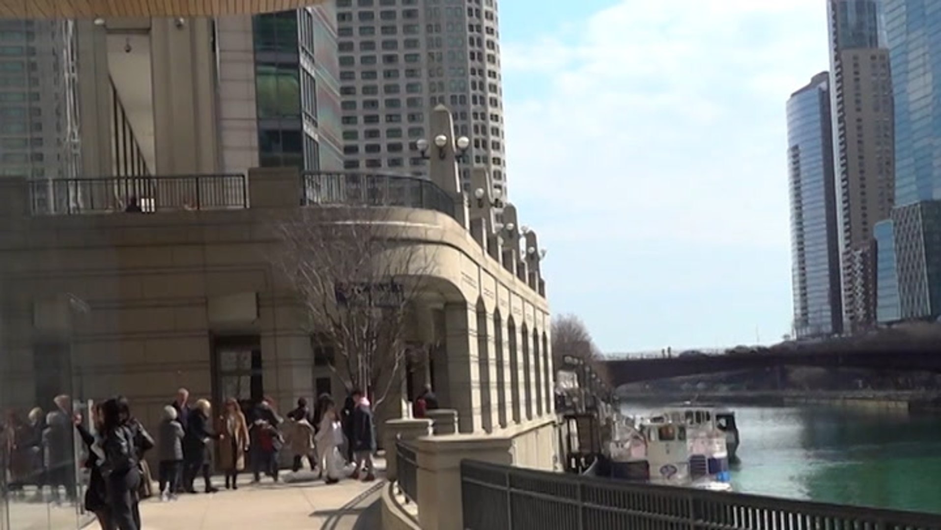 ⁣Nice weather for St. Patrick’s Day in Chicago