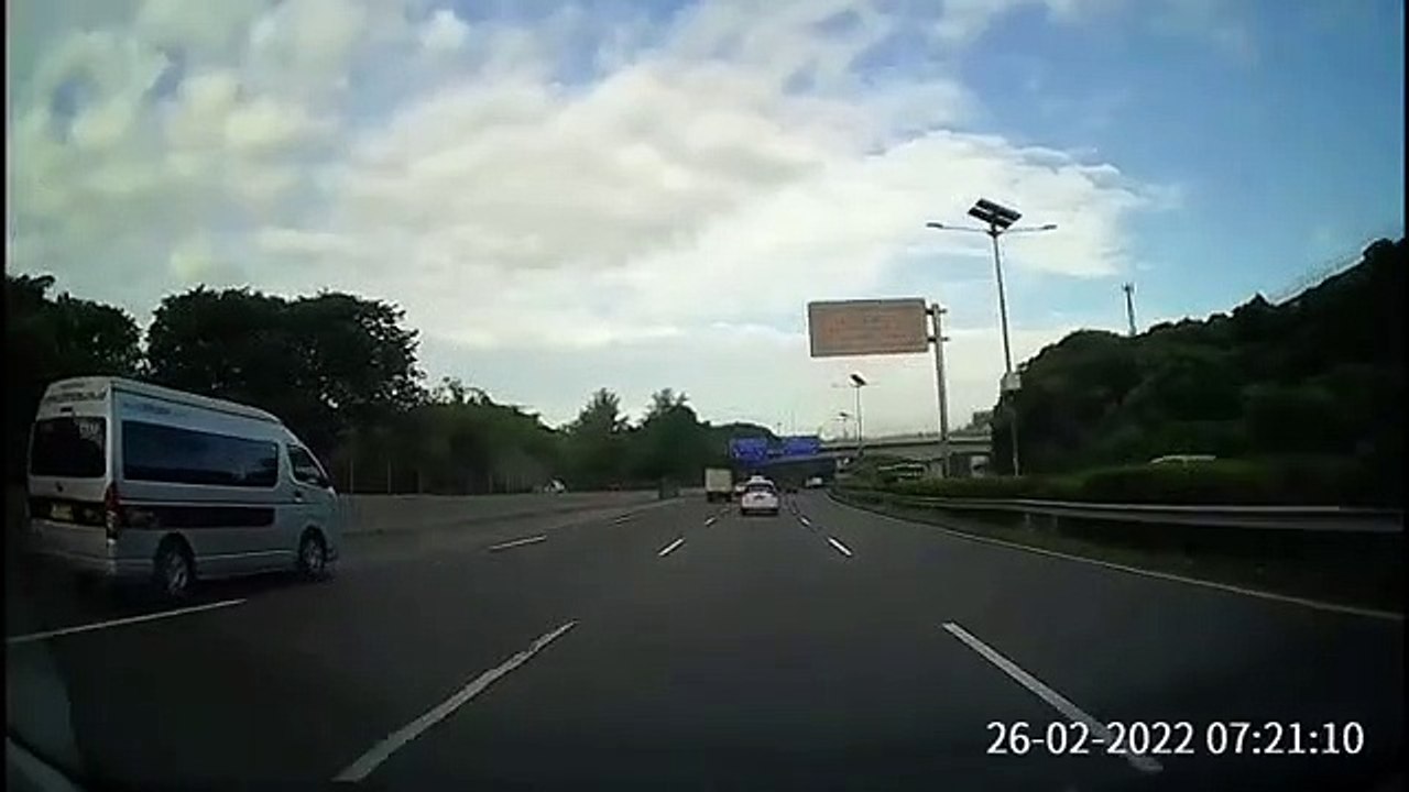 Terekam Media Kamera, Dashcam Kamera Mobil di Jalan Eps.0597