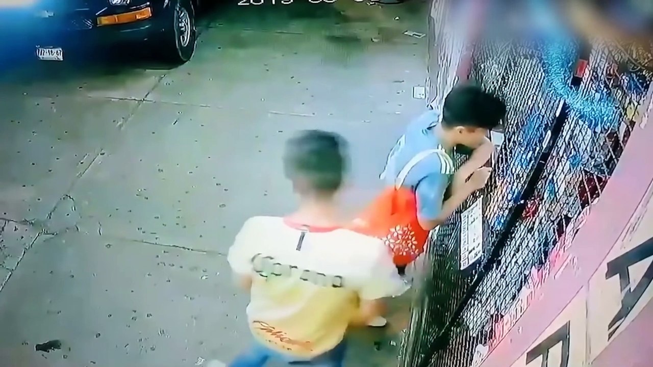 40 Momentos Increíbles Captados por una Cámara de Videovigilancia