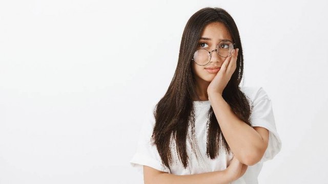 Ingin Make-up Tahan Seharian Meski Kulit Berminyak? Coba Tips Ini