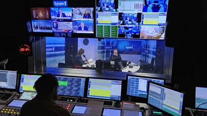 Ukraine : après le bombardement de leur immeuble, ces habitants qui sauvent ce qui peut l'être