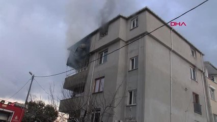 Son dakika haberleri... Ümraniye'de yangında can pazarı; pencereye çıkıp nefes almaya çalıştılar