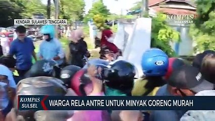 Kelelahan Mengantri Minyak Goreng Warga Pingsan