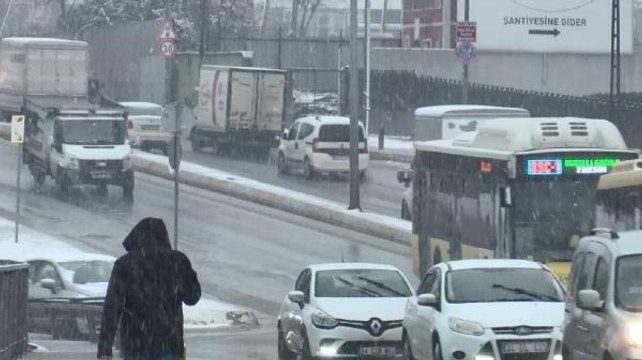 BASIN EKSPRES YOLU'NDA KAR ETKİSİNİ GÖSTERMEYE BAŞLADI