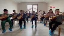 ÇANAKKALE TÜRKÜSÜNÜ BAĞLAMA ÇALARAK SÖYLEDİLER