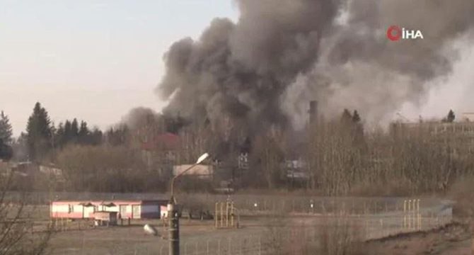 Rusya Lviv’de havalimanını vurdu