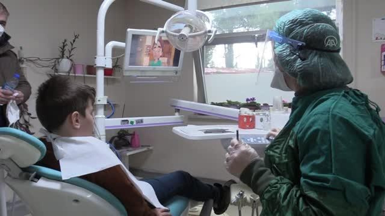 Kırsal kesimde okullardaki çocuklar diş taramasından geçirilip tedavi ediliyor