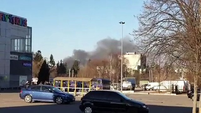 Las bombas alcanzan el aeropuerto de Lviv, a 70 kilómetros de Polonia