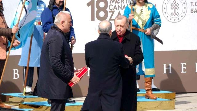 ÇANAKKALE - Cumhurbaşkanı Erdoğan Şehitlik Defteri'ni imzaladı