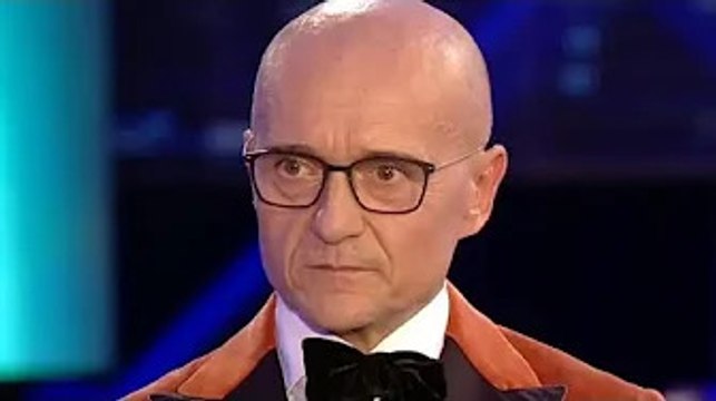 Alfonso Signorini va in vacanza dopo il GF Vip. Lo sfogo: Sono a pezzi Si è concluso da poco più d