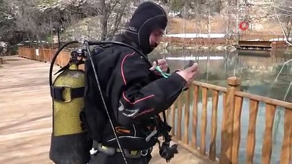 Çanakkale şehitleri anısına 30 metre derinlikte Türk bayrağı açtılar