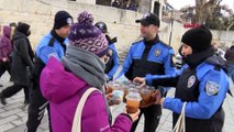 Üsküdar'da dağıttılar: Herkesin gözleri dolup taştı