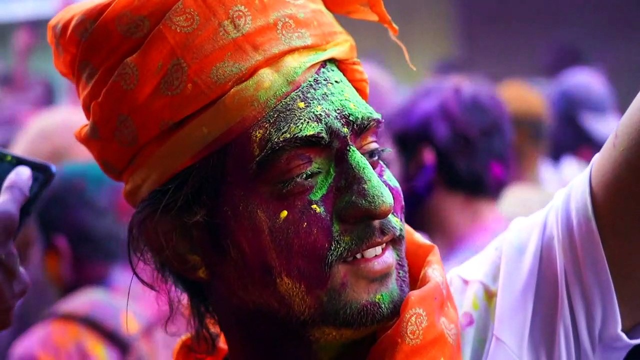 L'Inde célèbre Holi, la fête annuelle des couleurs