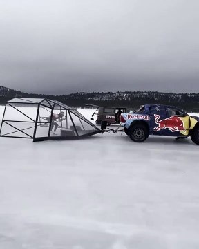 Patinage de vitesse à 103 km/h (Nouveau record du monde par Kjeld Nuis)