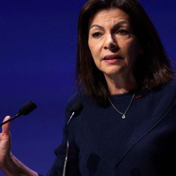 VOICI : Je n'aurais jamais pu tomber amoureuse d'un adolescent : le tacle gratuit d'Anne Hidalgo à Brigitte Macron (1)