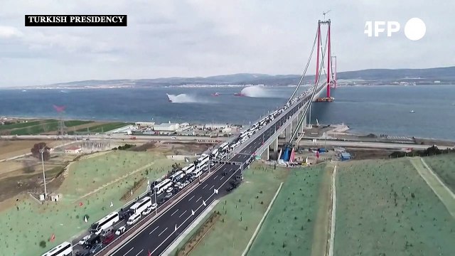 إردوغان يفتتح أطول جسر معلق في العالم فوق مضيق الدردنيل