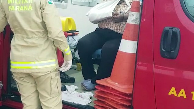 Mulher tem fratura no braço após sofrer queda no Bairro Periolo