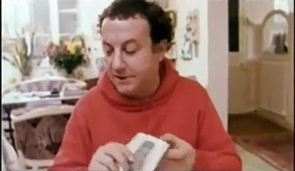 Une interview de Coluche refait brutalement surface... Twitter s'emballe !