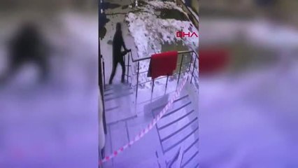 MERDİVEN KORKULUKLARINI ÇALAN HIRSIZI YAKALANDI