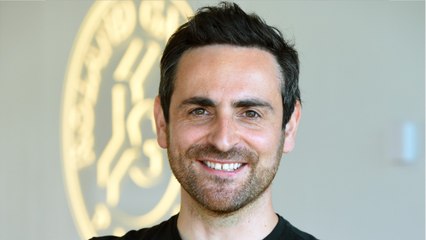 GALA VIDEO - “Je suis dégueulasse” : Camille Combal amusé par son look dans Welcome Back