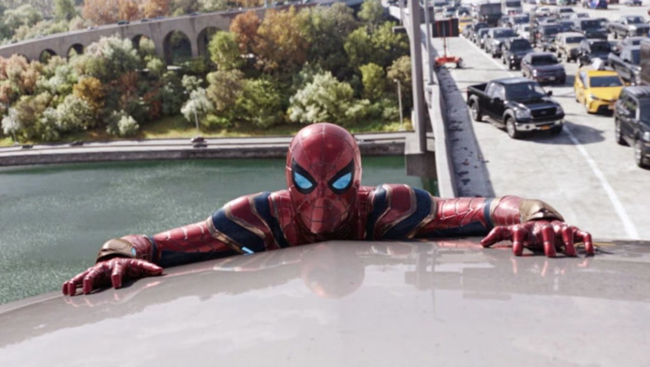 ‘No Way Home,’ ‘Squid Game’ and ‘WandaVision’ Win at Critics Choice Super Awards | THR News