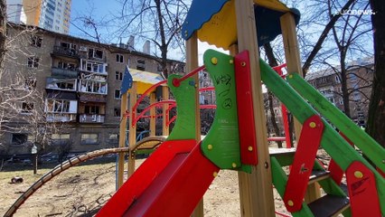 Bomben und eine Art neue Normalität: Menschen in Kiew versuchen, irgendwie weiterzuleben