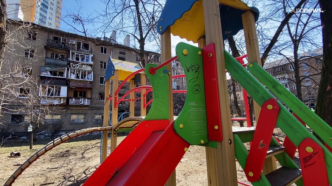 Bomben und eine Art neue Normalität: Menschen in Kiew versuchen, irgendwie weiterzuleben