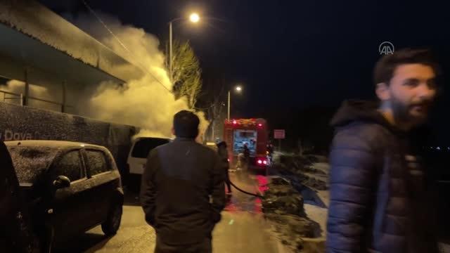 Park halindeyken yanan araç kullanılamaz hale geldi