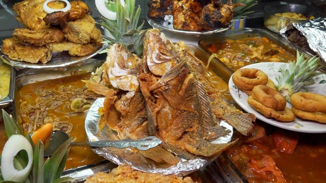 Comensales llegan al mercado Roberto Huembes a disfrutar las comidas de Cuaresma