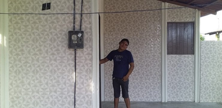 Jovem que morava em cemitério na região de cajazeiras ganha casa própria e mobília completa