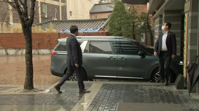 안철수 인수위원장 출근...현안 점검·조율 / YTN