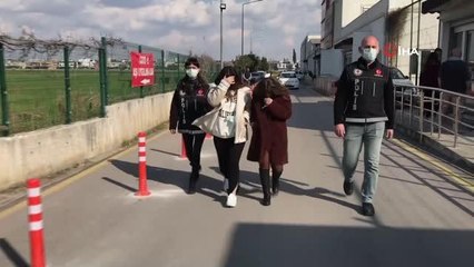 Çantalarından esrar çıkan iki güzellik uzmanı tutuklandı