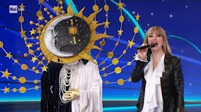 La vita in diretta, Milly Carlucci fa un importante annuncio: Il cantante mascherato si allunga di