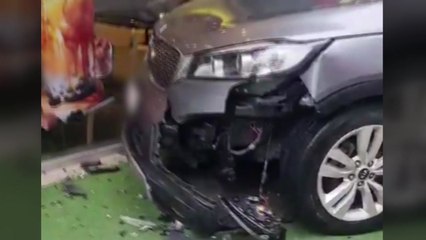 지하 주차장에서 나오던 SUV 인도로 돌진...부상자 없어 / YTN