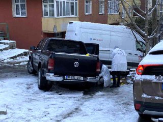 Sultangazi'de yaşanan silahlı çatışmada mermiler bir eve isabet etti
